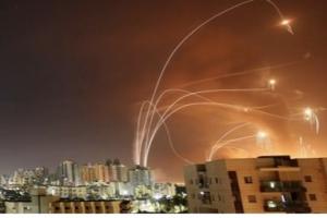 战火升级！巴以冲突已造成至少74人死亡 已有近1500枚火箭弹从加沙地带射向以色列 拜登称以色列有权自卫