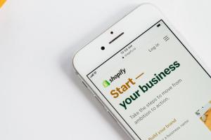 【美股天天说】Shopify(SHOP)财报后跌势并未缓解 考验关键支撑后能否就此企稳反弹？