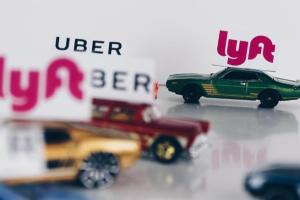 【美股天天说】UBER和LYFT的故事越来越不同 后疫情时代的网约车行业优势正遭蚕食
